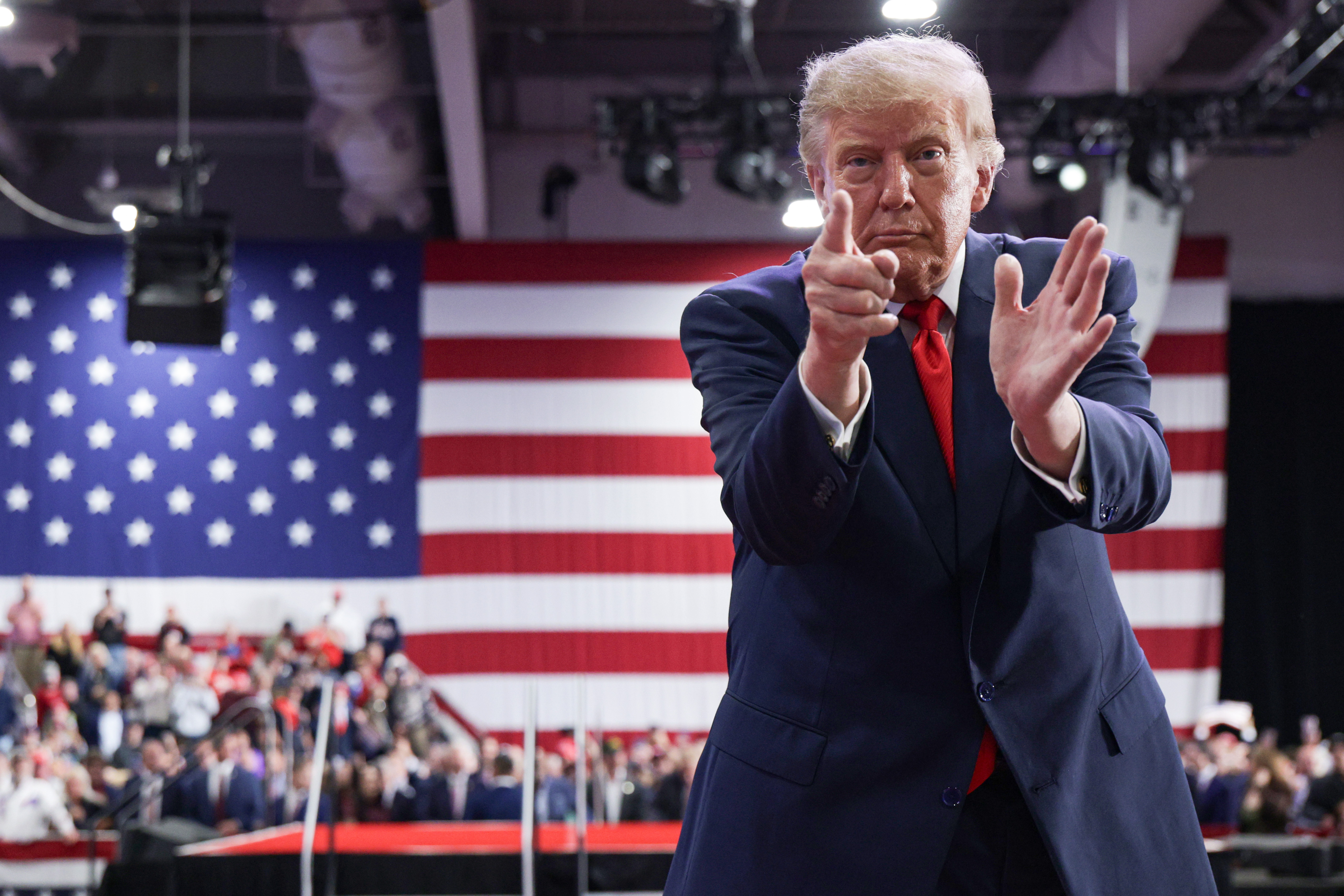 Правительство потратило 10 миллионов долларов на рекламу в пользу Трампа после заявлений президента о финансировании супер-PAC